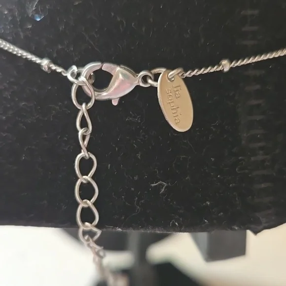 Leaf Pendant & Faux Turquoise Necklace - Picture 3 of 3